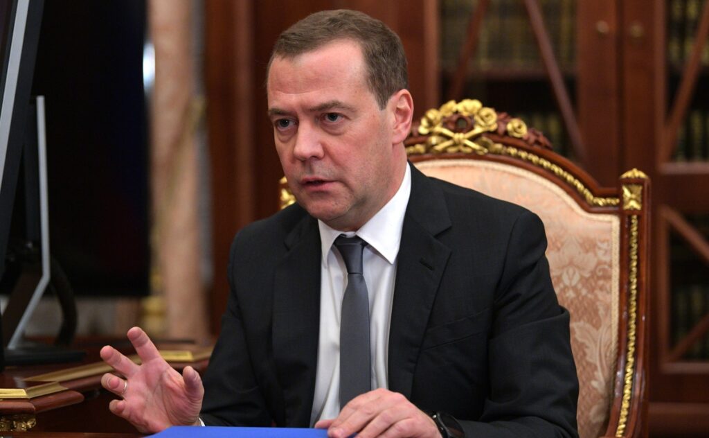 Медведев занял свободную нишу в секторе публичных ораторов России — Платон Беседин